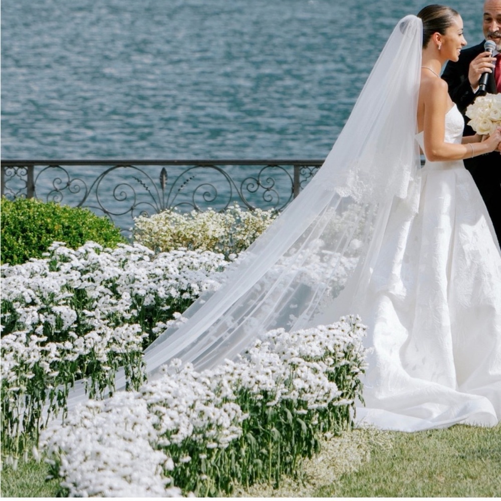 Cathedral Wedding Veil - 145" Embroidered
Stunning 2-tier lace-trim bridal veil - Picture 2 of 4